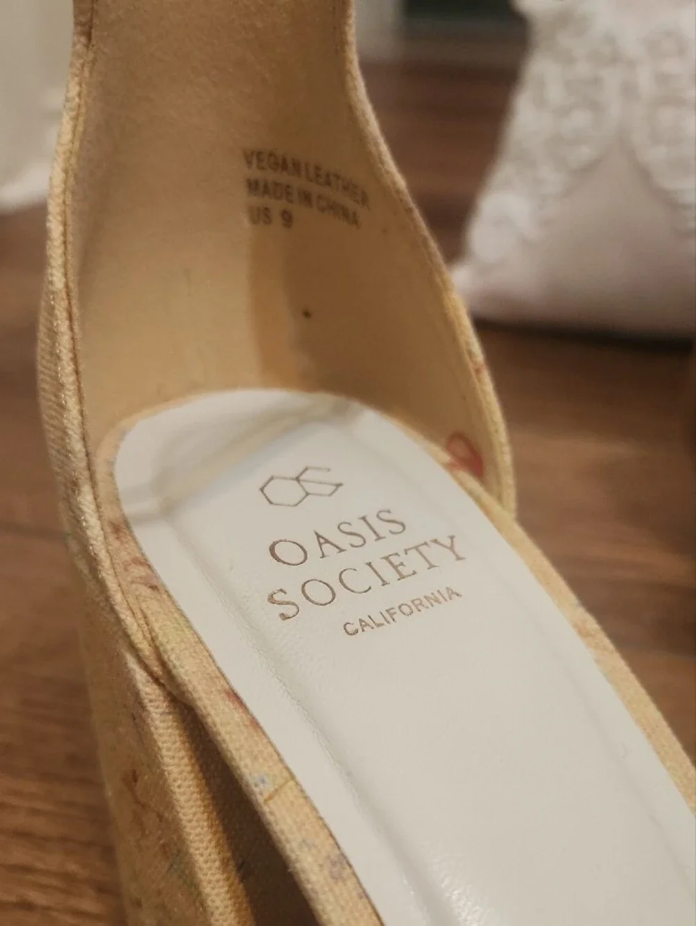 OASIS SOCIETY Floral Cream Ankle-Strap Platform Pumps